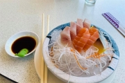 澎湖吃「200元綜合生魚片」…餐點上桌她怒：我不是盤子