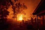川普急發表災難聲明！野火吞噬加州燒了100萬英畝