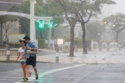 梅莎肆虐日本沖繩 超過3萬戶停電、4人受傷