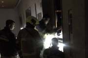 遠百信義A13停電一片漆黑 民眾受困電梯消防員救援中