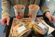 開箱漢堡王 - 美式花生重磅雙牛堡、雙雞堡