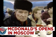 1990年，莫斯科第一家麥當勞開業盛況