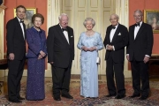 最喜歡邱吉爾，跟布萊爾有代溝！女王歷經15任英國首相，每個都有故事