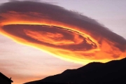 UFO？！土耳其布爾薩上空出現「神秘雲朵」