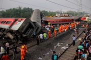 印度3列車相撞！當局不排除人為破壞釀禍