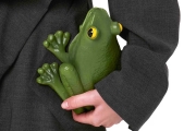JW Anderson推出$990美元的「青蛙手拿包」