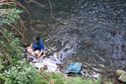 女精神狀況不佳失聯 平警發現她坐在溪中