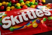 美國加州將於2027年開始禁止銷售Skittles