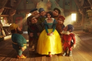 迪士尼真人版電影《白雪公主》首張劇照正式公開