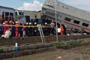 印尼爪哇2火車相撞！車廂嚴重扭曲釀至少3死、多人受傷