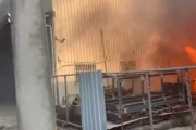 台南鐵皮加蓋工廠火災…全面燃燒「波及另一間」