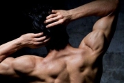 如何打造型男靈活肩肌和強壯手臂？[附圖]