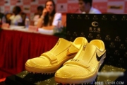 造價七十八萬的NIKE黃金跑鞋 [2p]